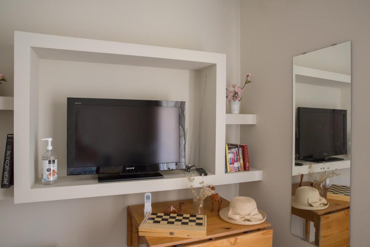 Cosy Apartment With Terrace Near Metro Station Atenas Exterior foto