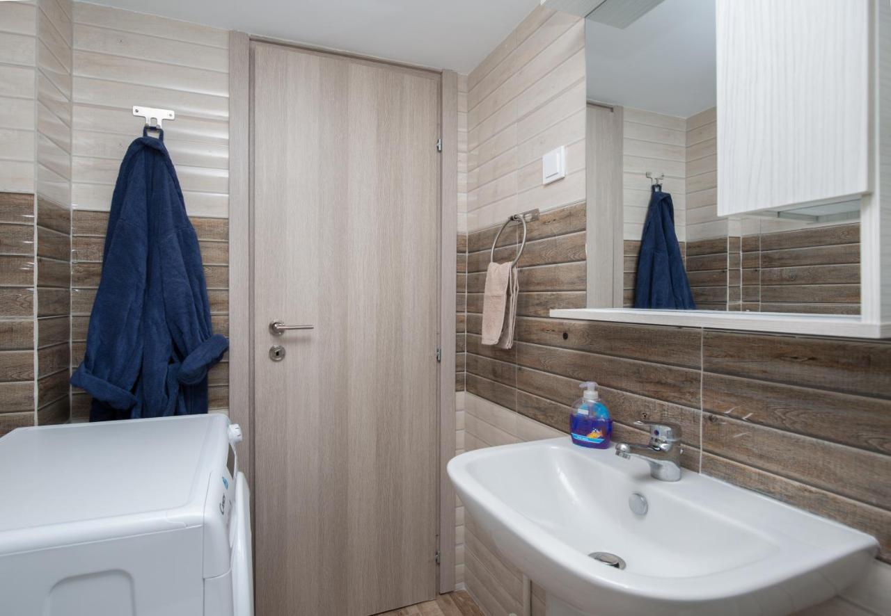 Cosy Apartment With Terrace Near Metro Station Atenas Exterior foto